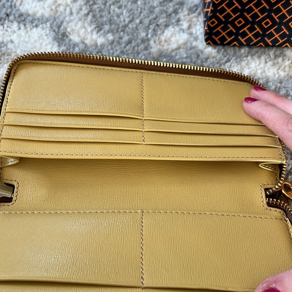 New Tory Burch Robinson Crosshatch Saffino leather Continental Wallet Wristlet - Picture 13 of 15